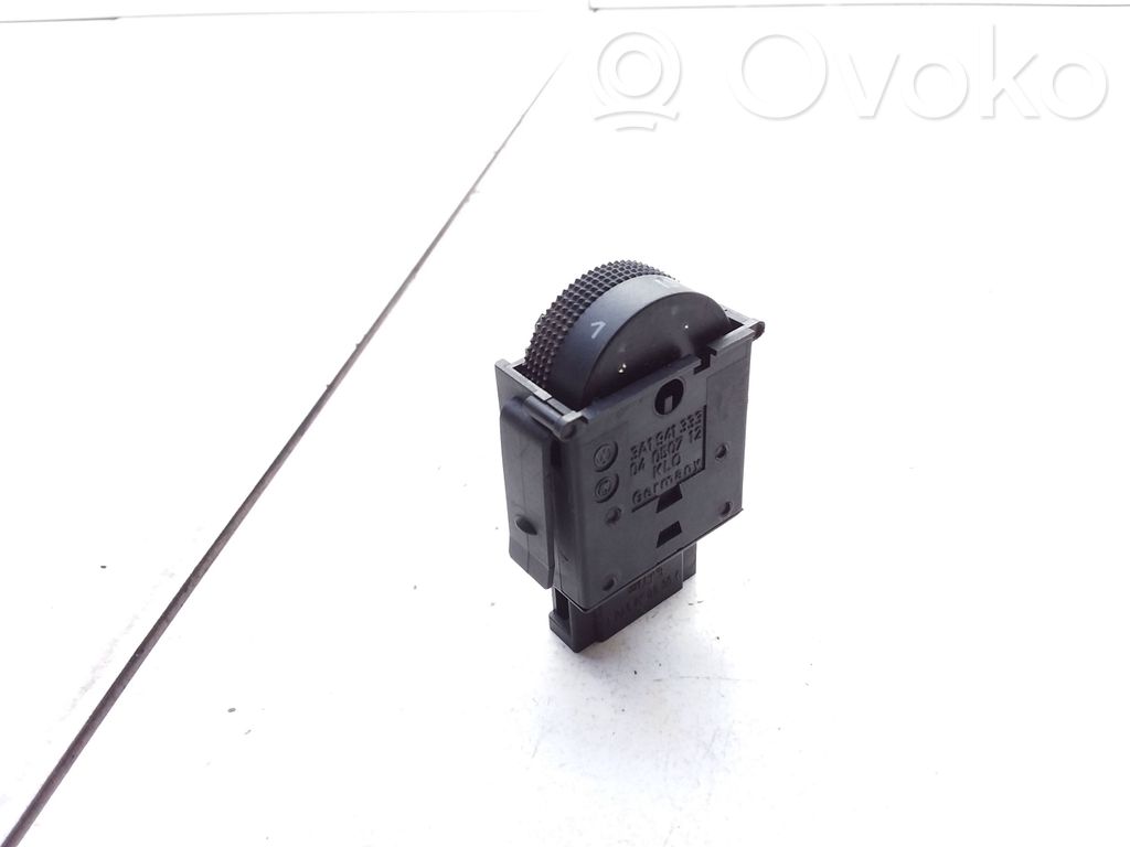 Volkswagen PASSAT B4 Interruptor de control de altura del faro delantero 