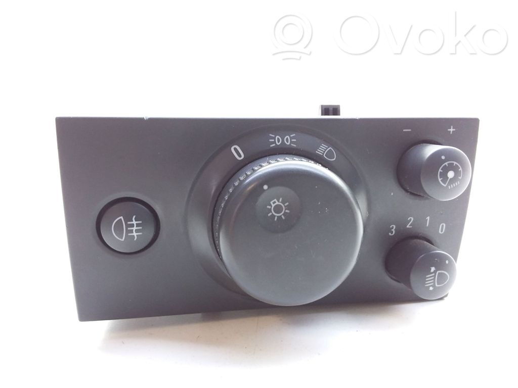 Light switch   93394756,04061015