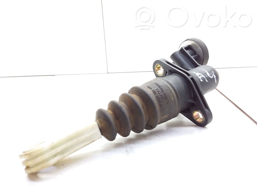 Volkswagen PASSAT B5 Kytkimen apusylinteri 
