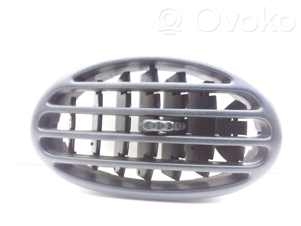 Renault Scenic I Lango oro grotelės 