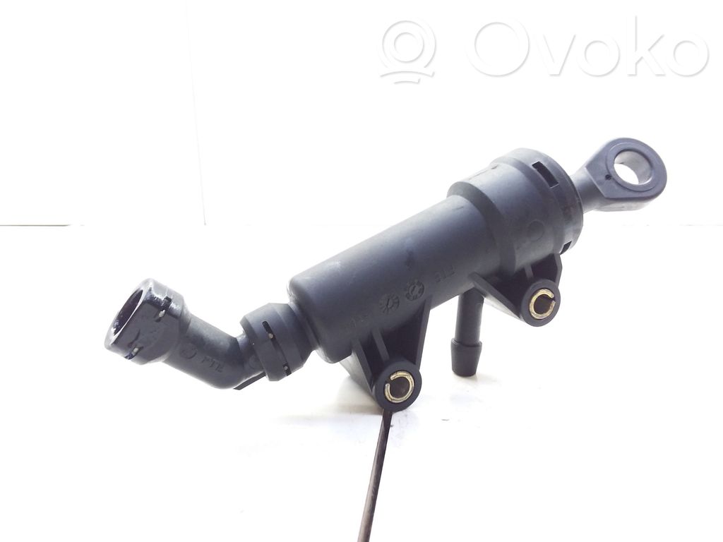 BMW 5 E39 Clutch slave cylinder 