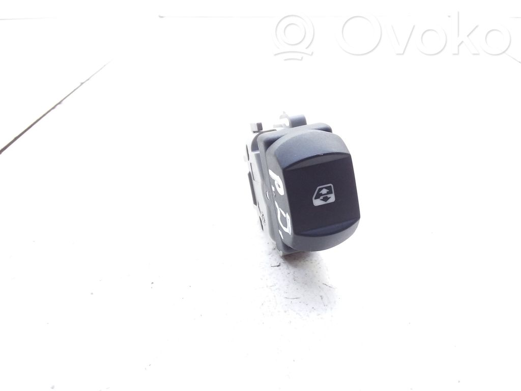 Electric window control switch   8200167232