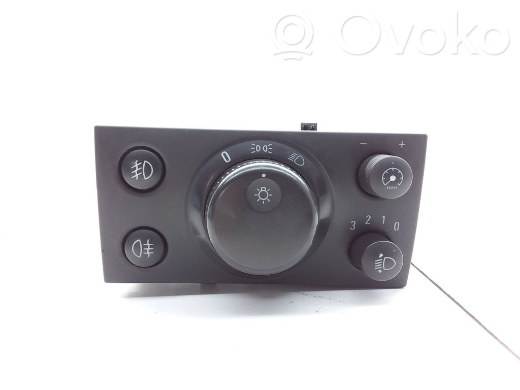 Light switch   25354403,13177066,LK04060050
