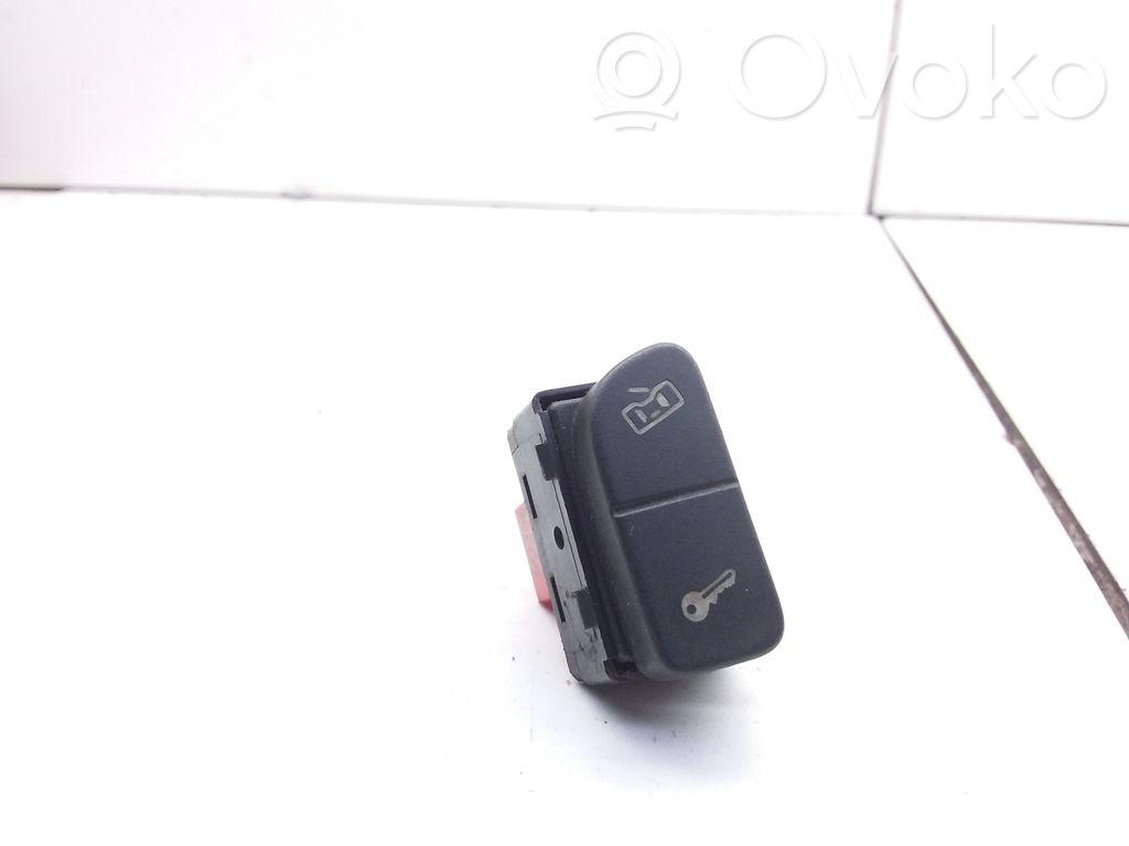 Central locking switch button   5Z0962125