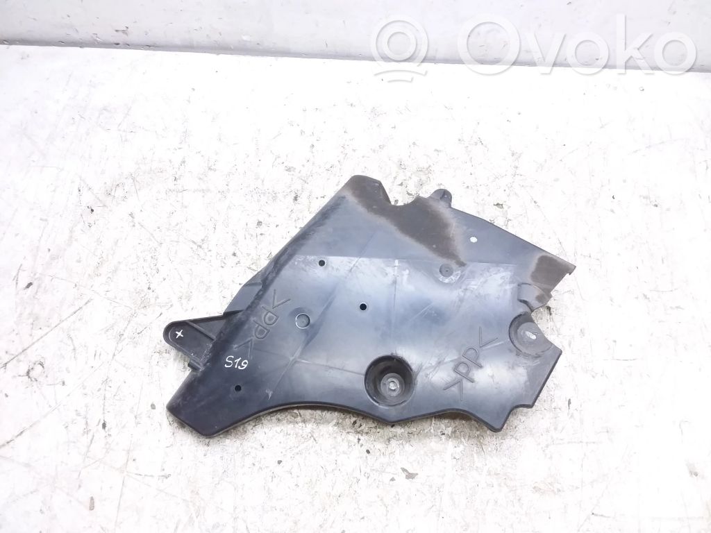 Placa protectora del centro/medio   748A39196R