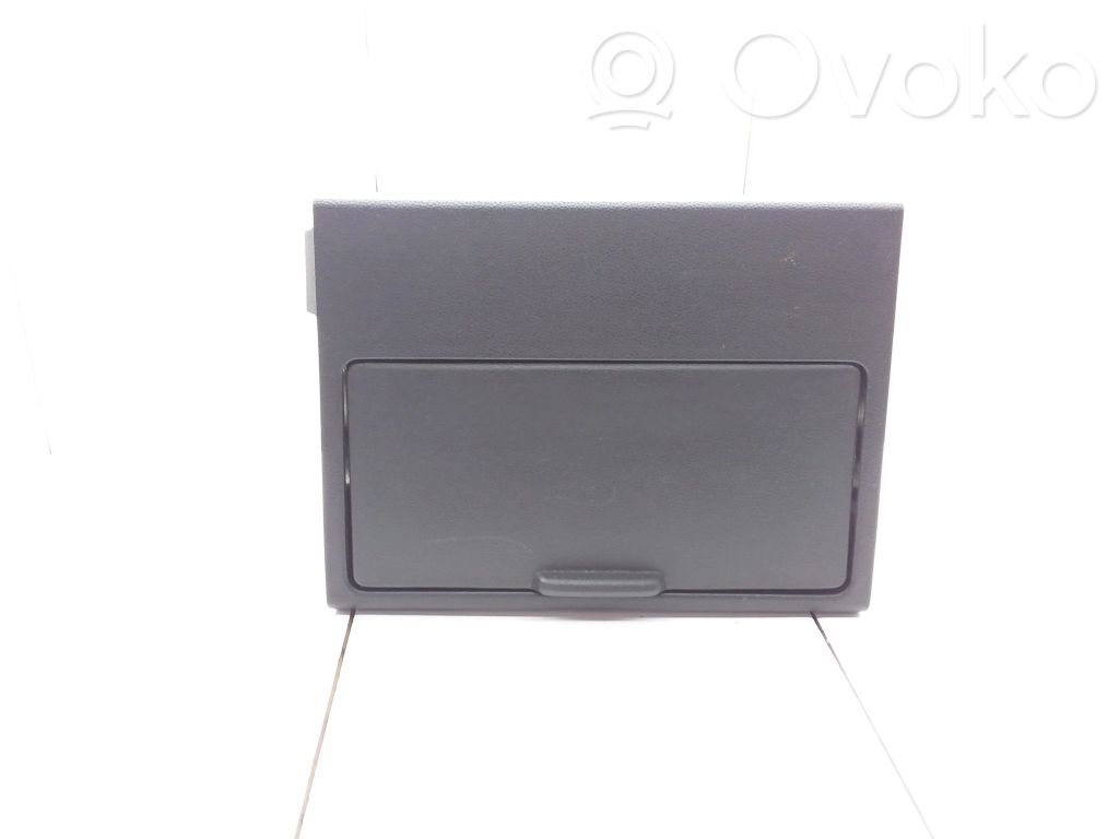 Mazda 5 Cup holder front 
