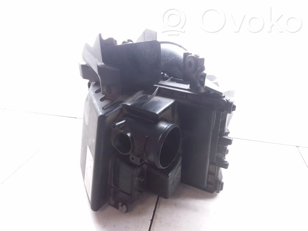 Mazda 5 Air filter box 