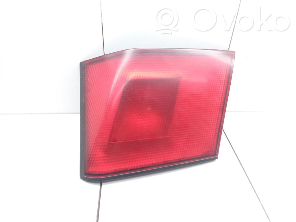 Mitsubishi Carisma Takaluukun takavalot 