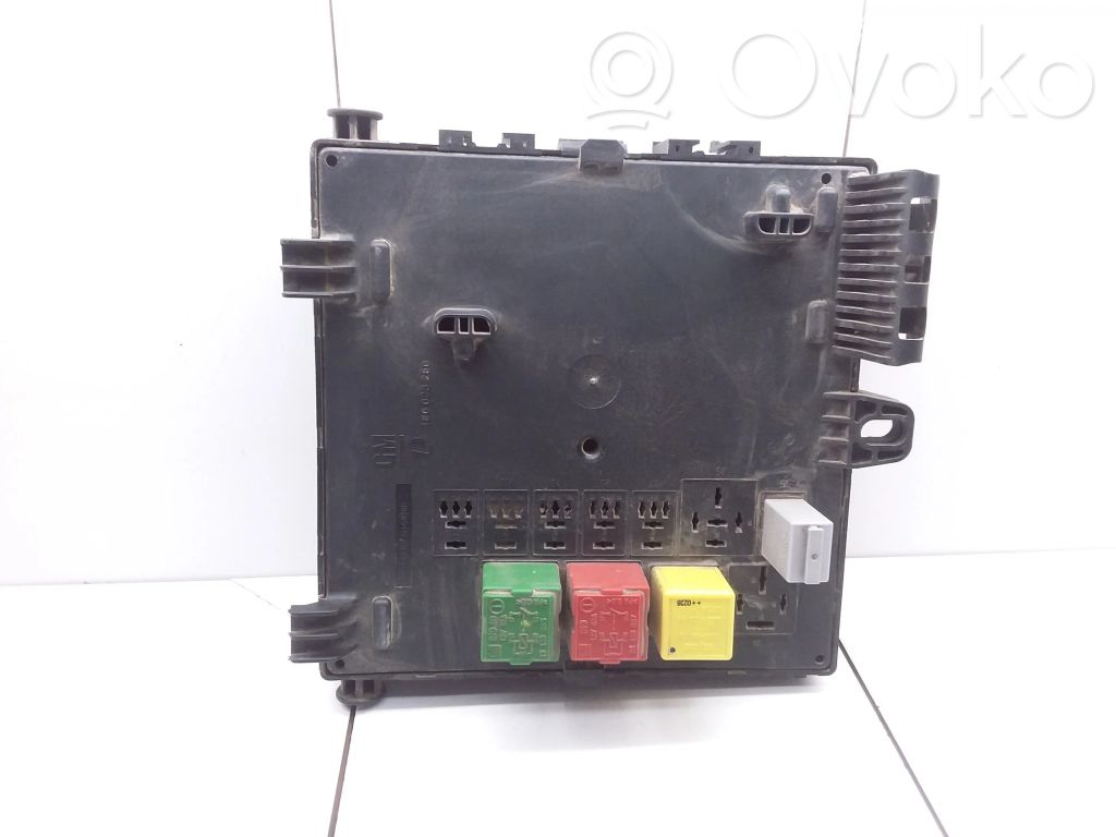 Opel Vectra C Fuse module 
