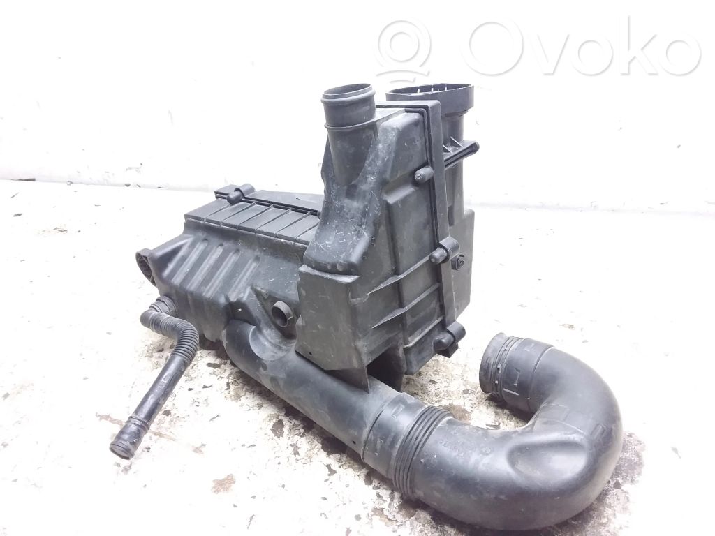 Volkswagen PASSAT B6 Air filter box 