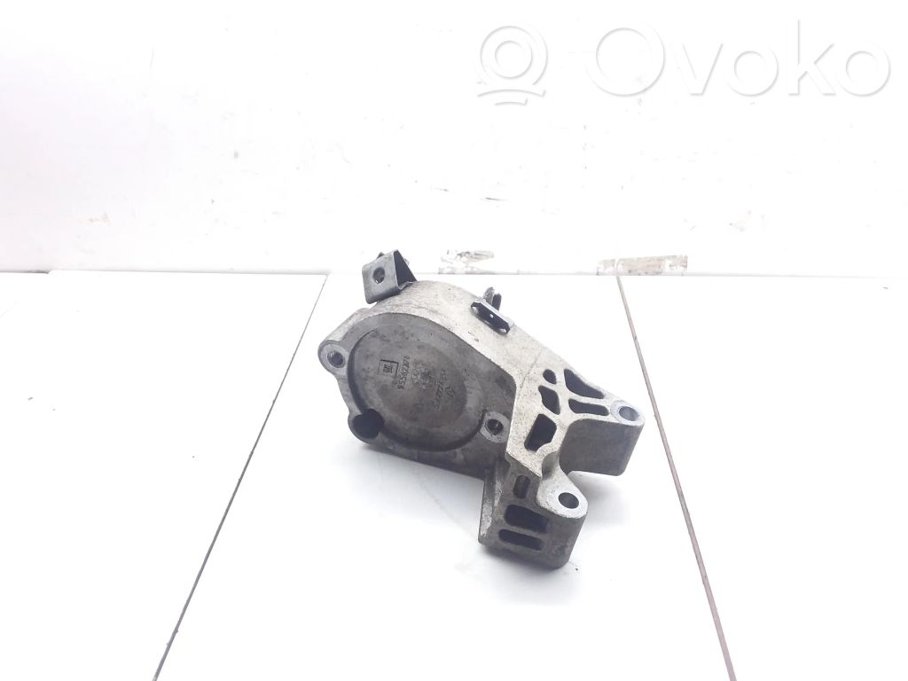 Opel Insignia A Power steering pump mounting bracket 