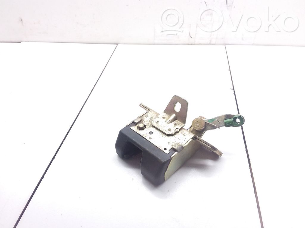 Opel Corsa B Aizmugurējā pārsega slēdzene 