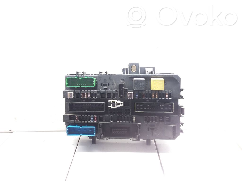 Opel Astra H Módulo de fusible 