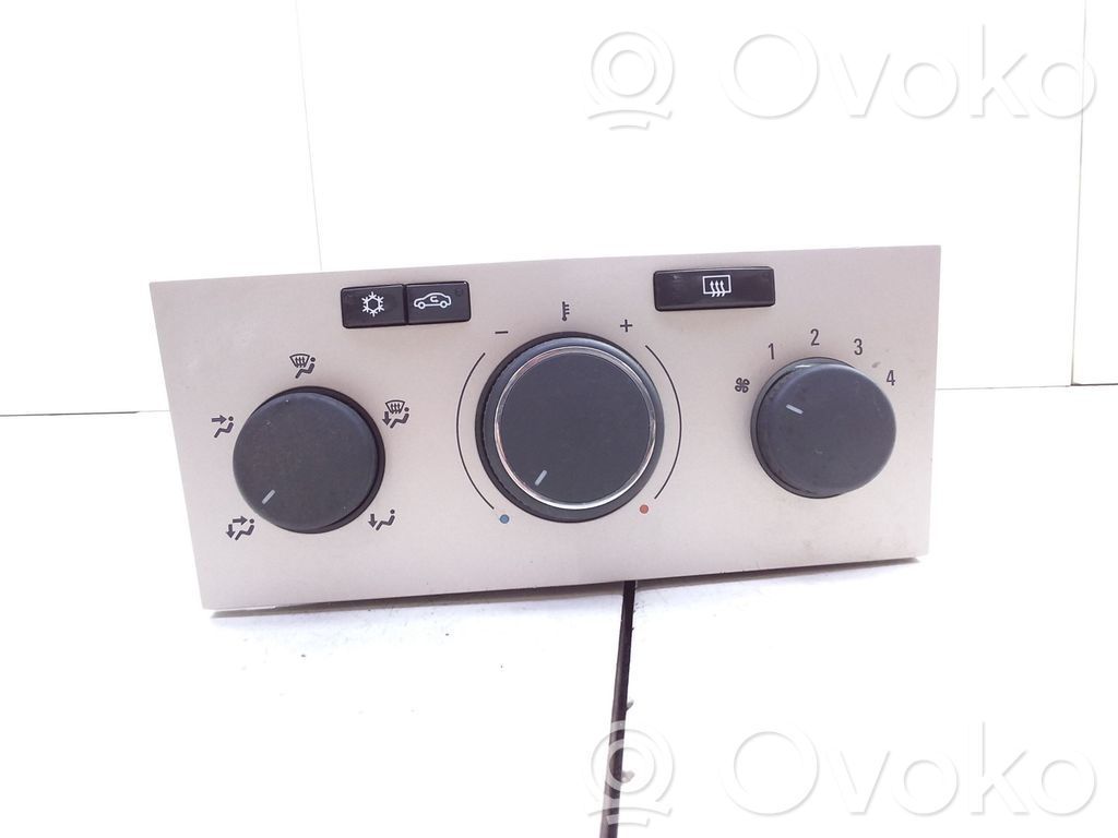 Opel Zafira B Climate control unit 