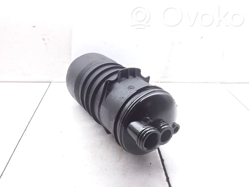 Volkswagen Touareg I Oil filter mounting bracket 
