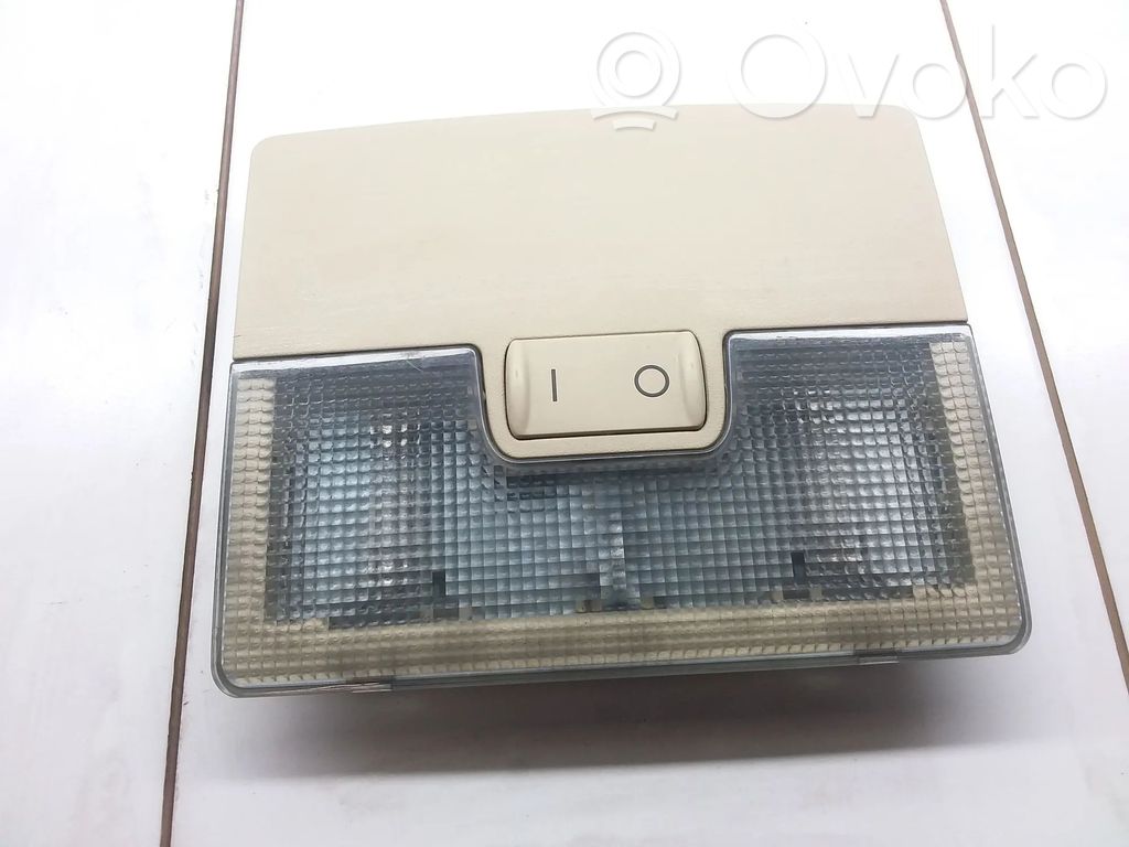 Audi A6 Allroad C5 Luz del asiento trasero 