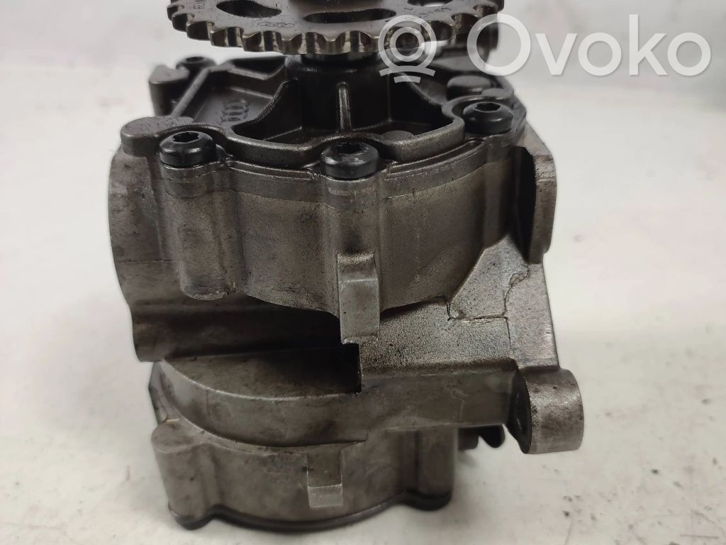 Audi Q7 4M Oil pump 