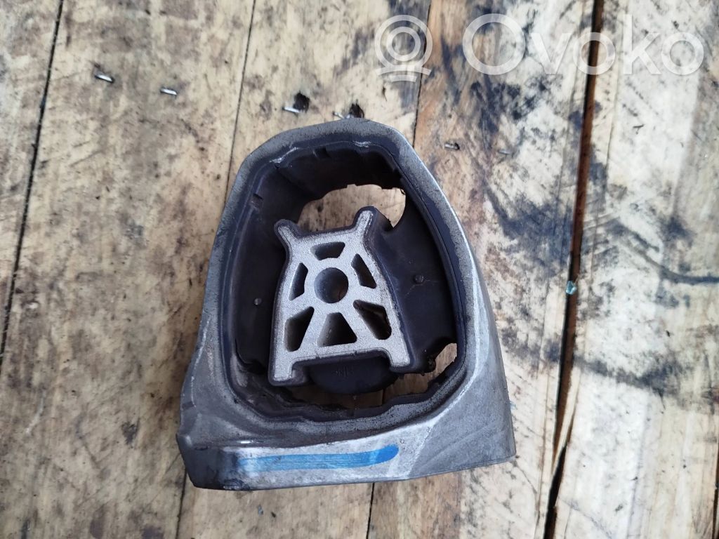 Volvo XC90 Engine mount bracket 