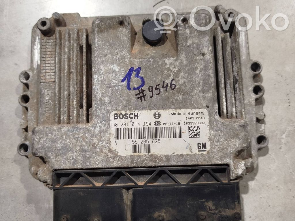 Opel Zafira B Engine control unit/module 