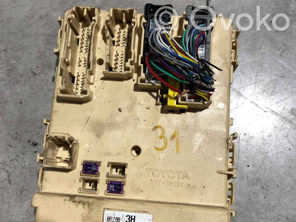 Toyota Auris E180 Fuse module 