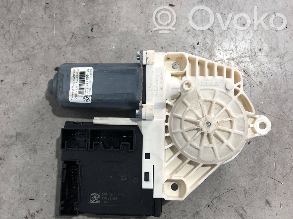 Volkswagen PASSAT CC Silnik regulatora szyby drzwi przednich 