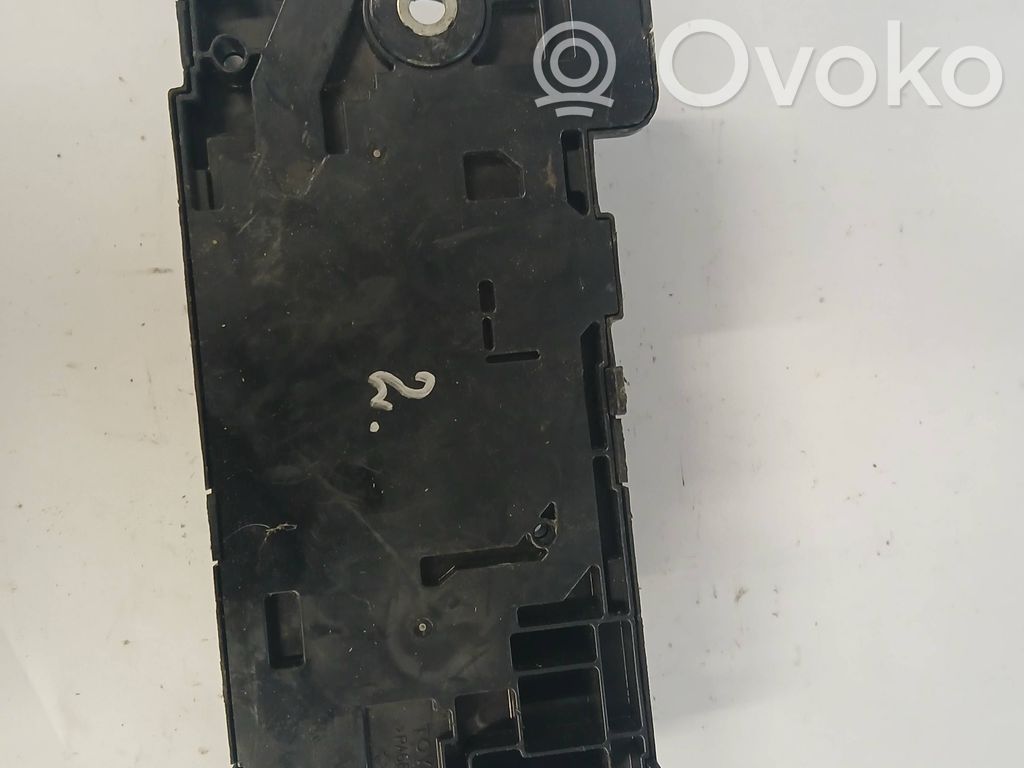 Toyota Prius (XW30) Releen moduulikiinnike 