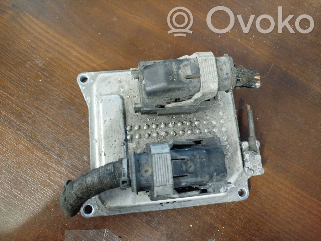 Opel Zafira B Engine control unit/module 