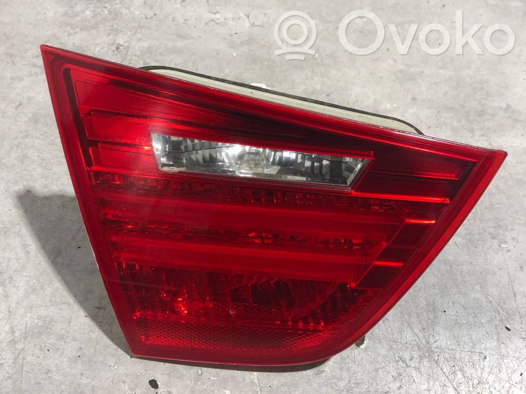BMW 3 E90 E91 Galinis žibintas dangtyje 