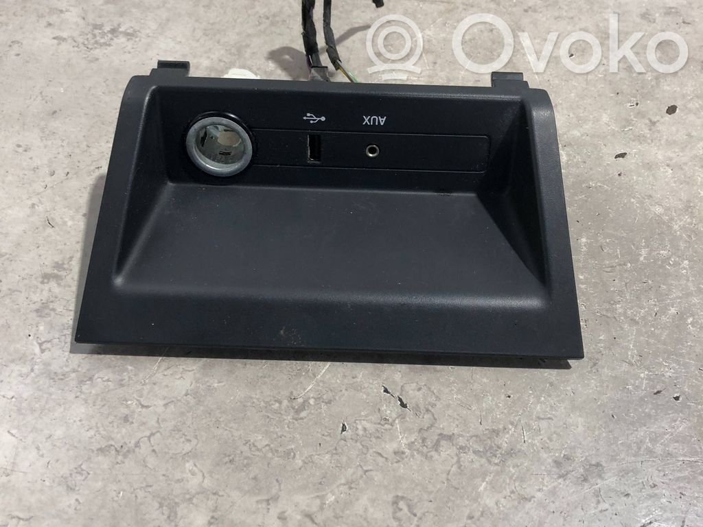 Skoda Fabia Mk3 (NJ) Enchufe conector USB 