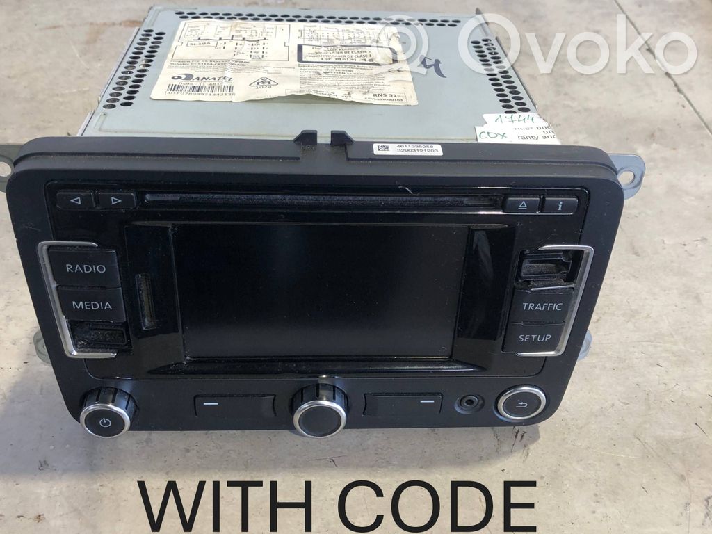 Volkswagen PASSAT B7 Radio/CD/DVD/GPS head unit 