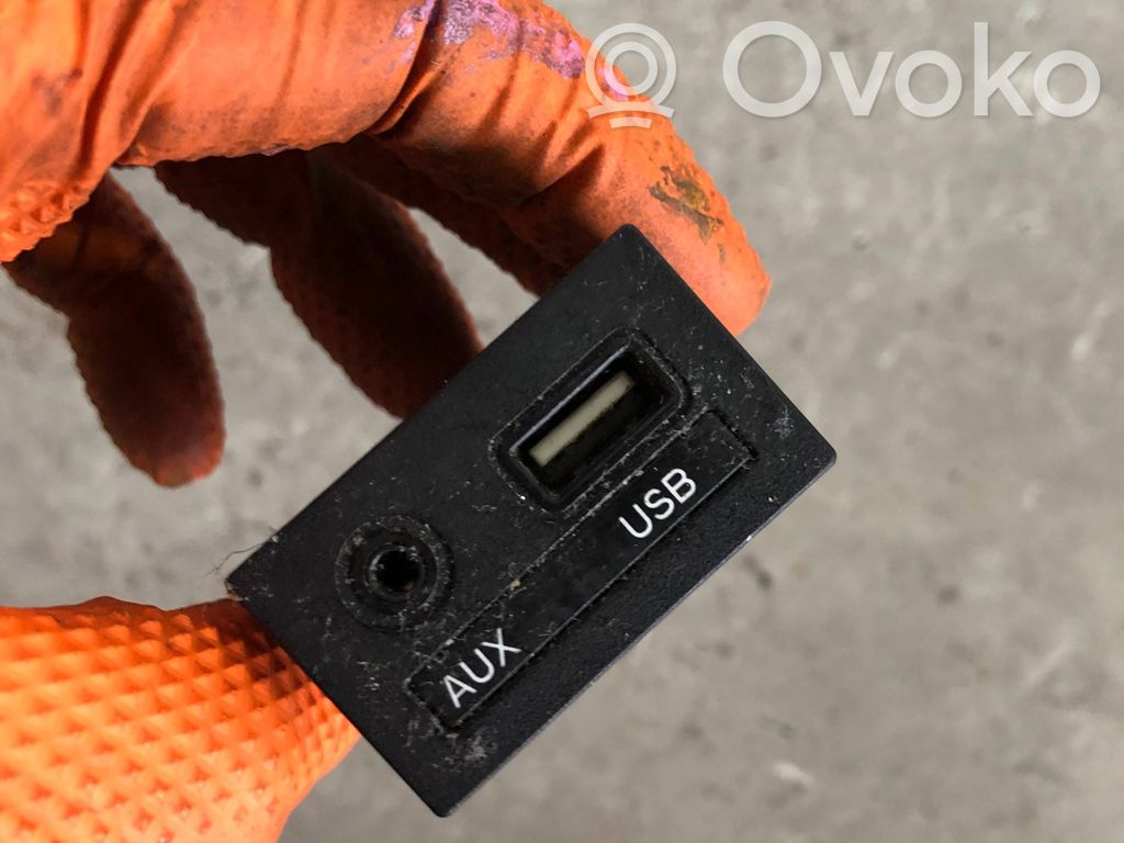 Hyundai i40 Enchufe conector USB 