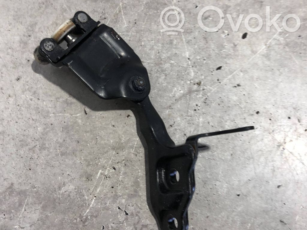 Sliding door upper roller guide/hinge   BK21V25029AE