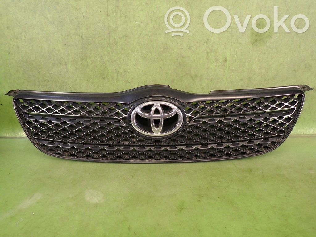 Toyota Corolla E120 E130 Etupuskurin ylempi jäähdytinsäleikkö 