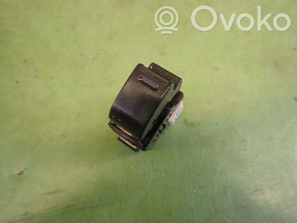 Quarter vent window switch