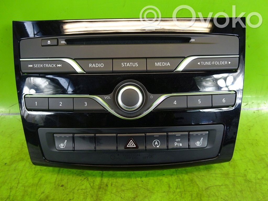 Infiniti Q30 Unidad delantera de radio/CD/DVD/GPS 