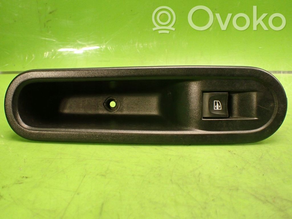 Interruptor de la ventanilla de ventilación   809603714R