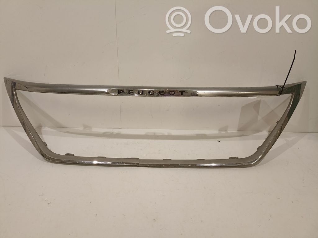 Skoda Octavia Mk3 (5E) Grille calandre supérieure de pare-chocs avant 