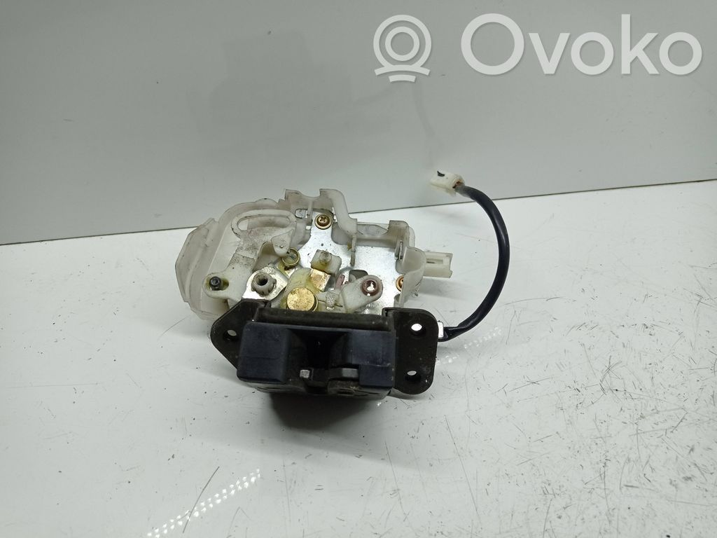 Loading door lock