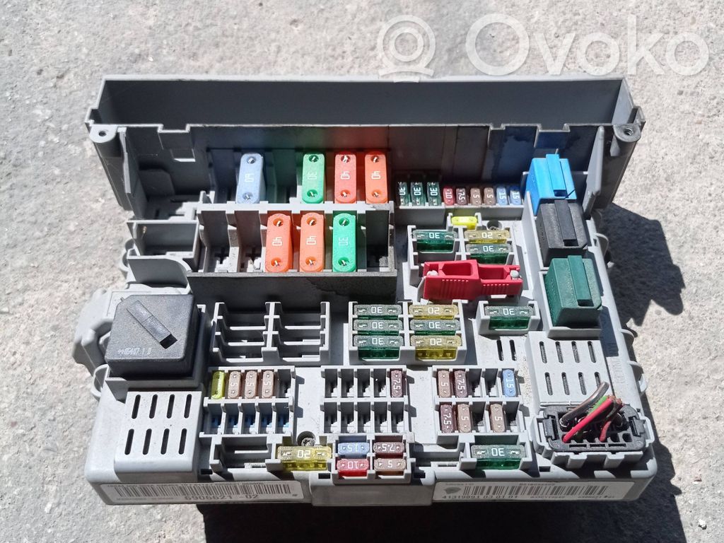 BMW 1 E81 E87 Fuse box set 