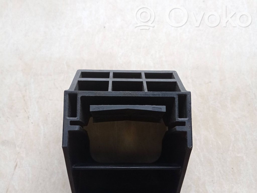 BMW 5 E60 E61 Fixation de radiateur 