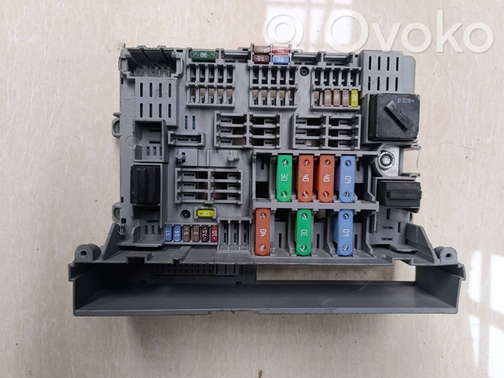 BMW 3 E90 E91 Drošinātāju kaste (komplekts) 