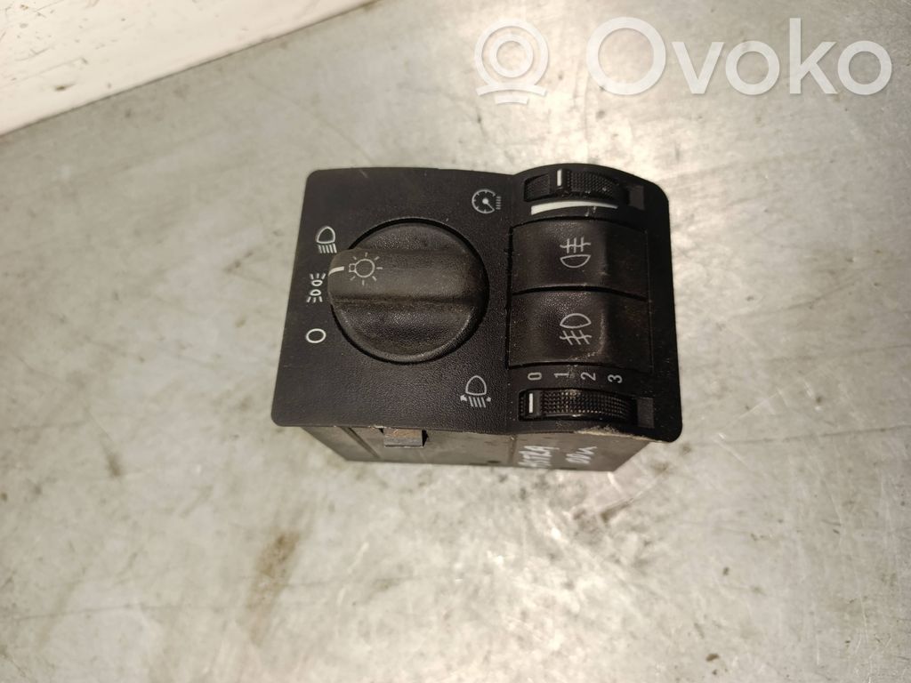 Opel Zafira A Interruptor de luz 