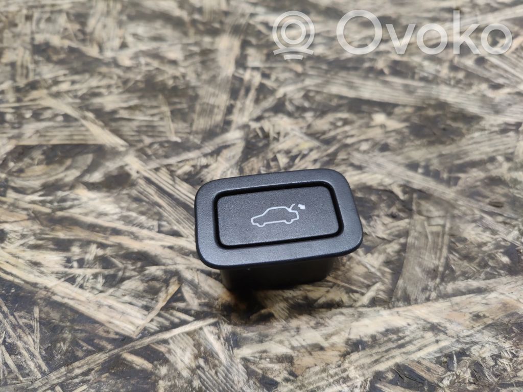 Jaguar XJL Tailgate/boot open switch button 
