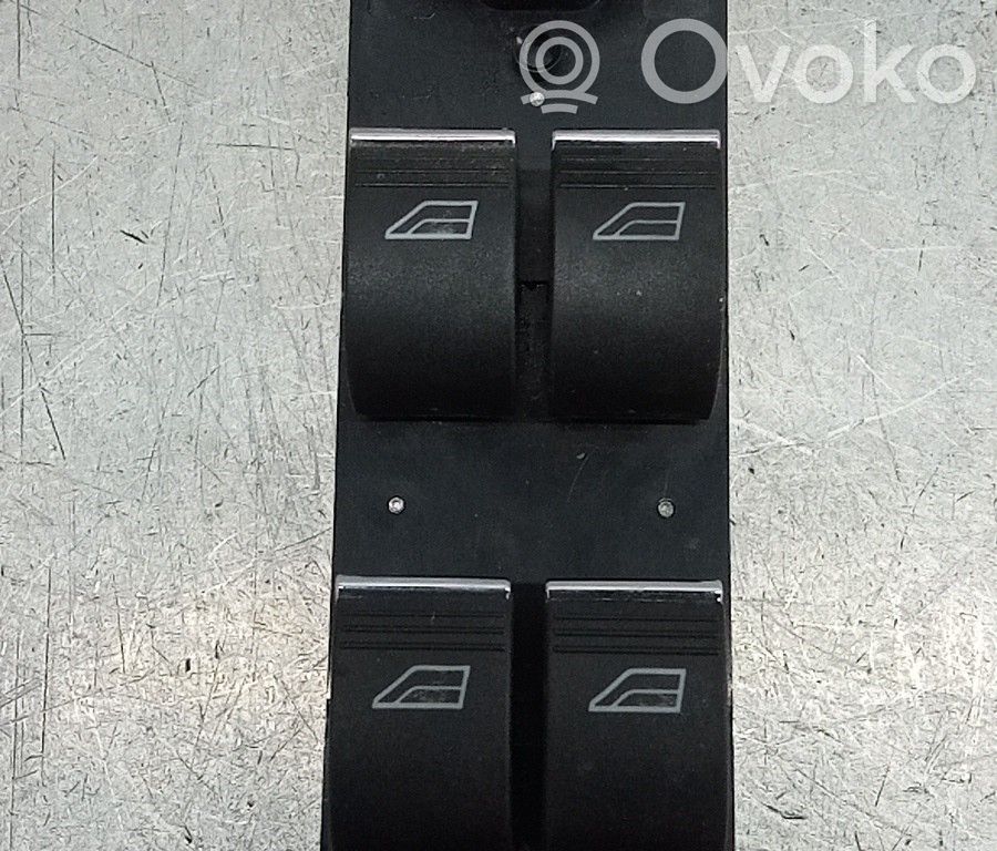 Elektrisko logu slēdzis   AM5T14A132CA