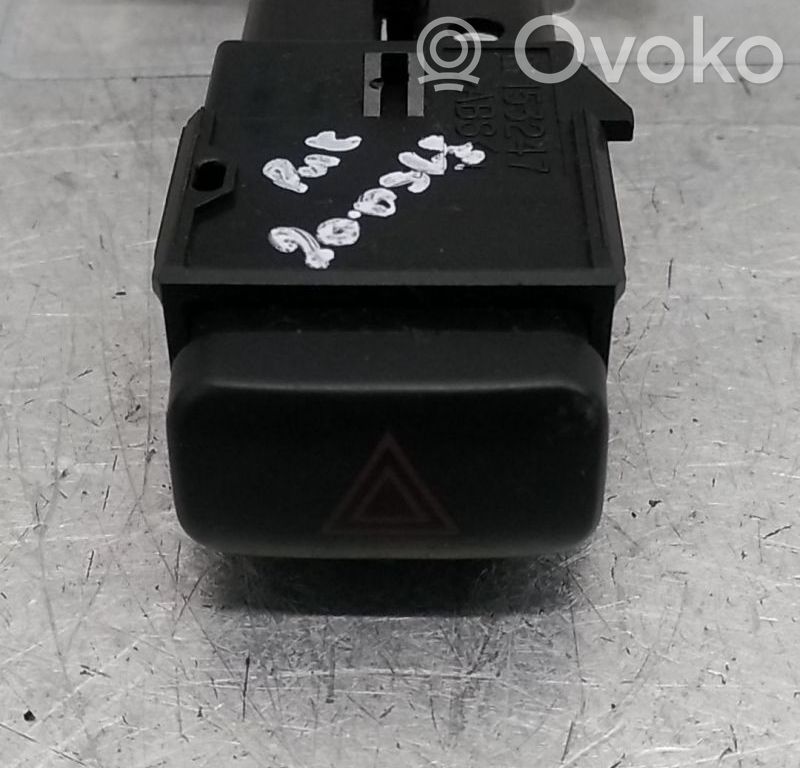 Botón interruptor de luz de peligro