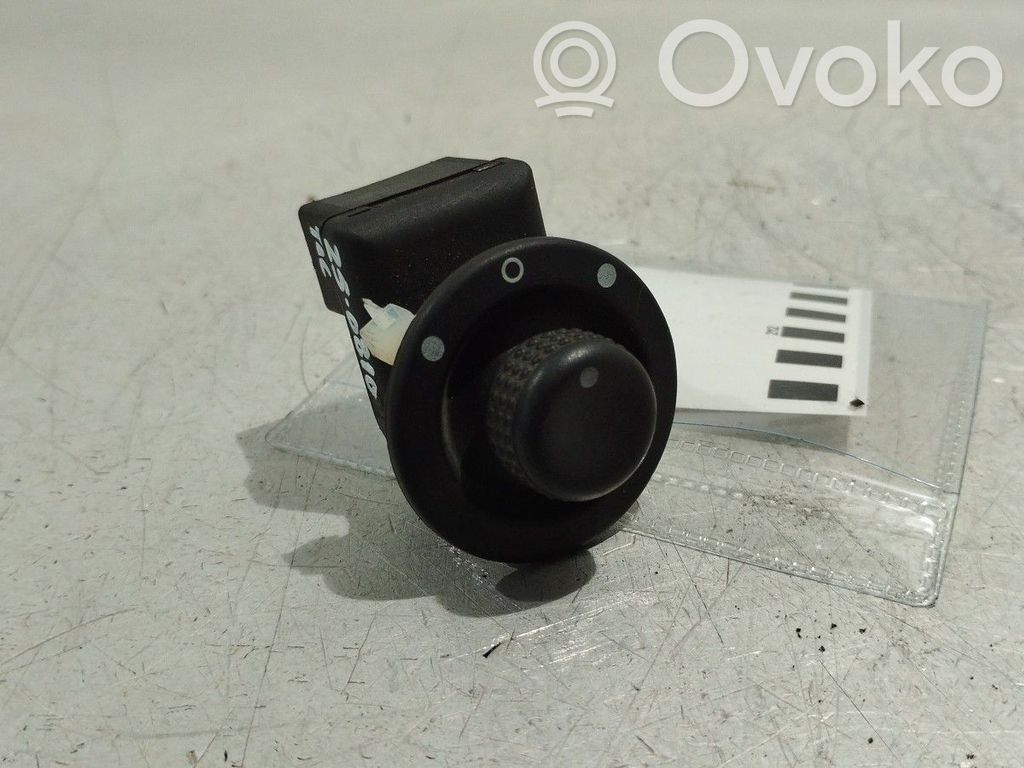 Wing mirror switch   8200002442A