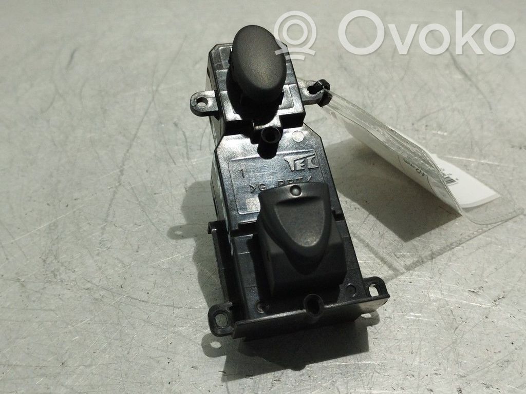 Electric window control switch   M31534