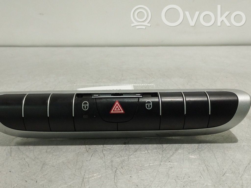 Botón interruptor de luz de peligro   A4518209410