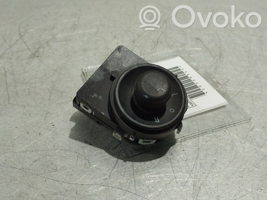Wing mirror switch   13272182
