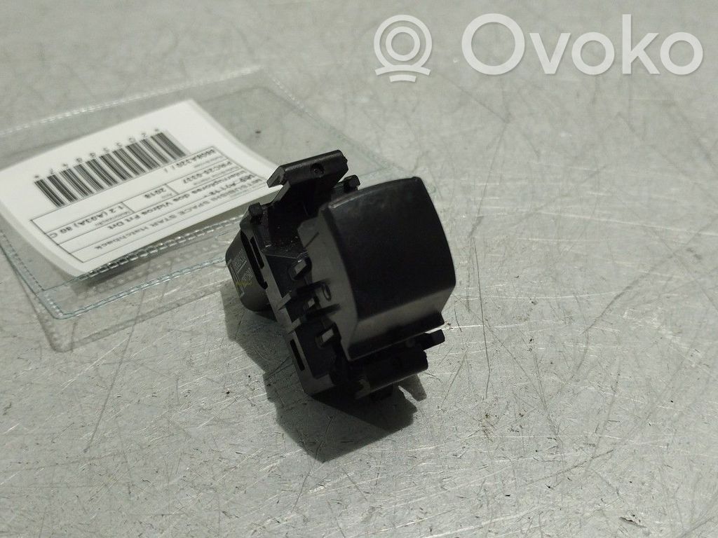 Electric window control switch   8608A320
